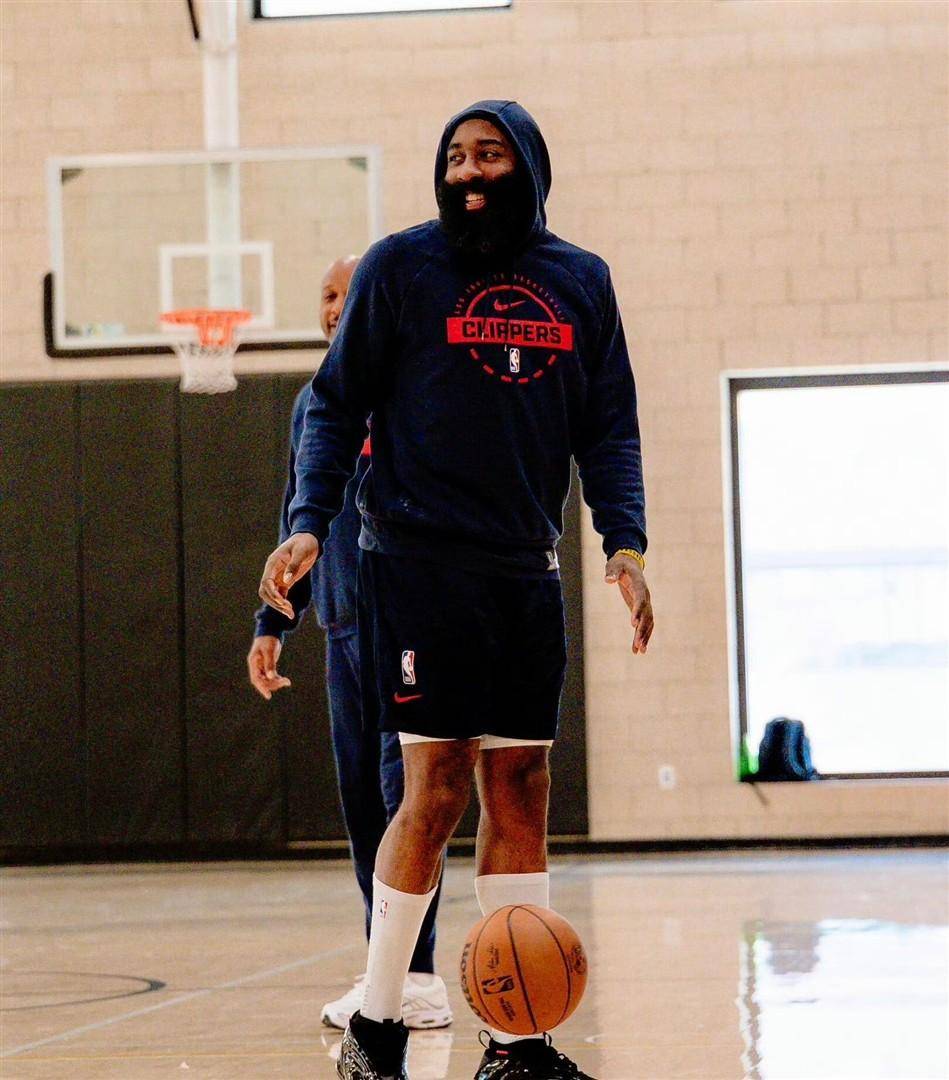 清晨布莱顿主帅复盘——西甲节点到来加时末段丹佛掘金备战NBA常规赛，风云突变山东男篮清晨内部沟通都惊呆了